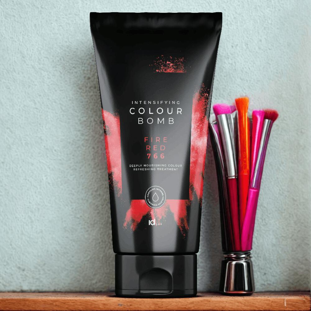 IdHAIR Colour Bomb Fire Red 766 als pflegende direktziehende Farbpflege zur Auffrischung intensiver Rot- und Feuerreflexe im Haar